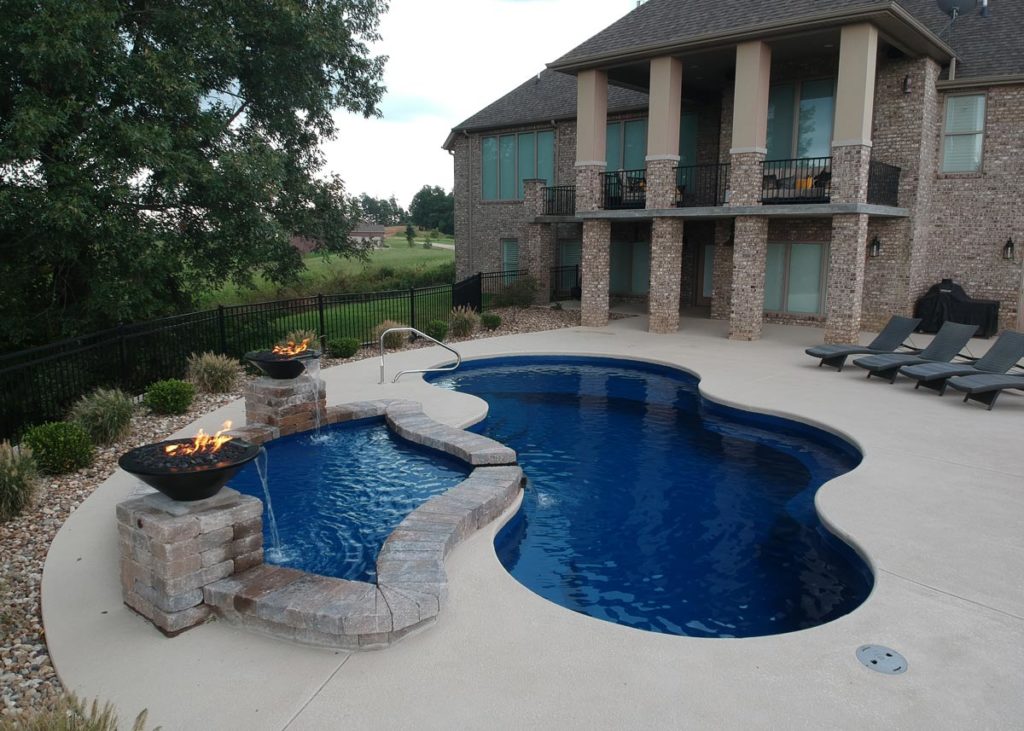 Wichita Pools - Latham Fiberglass Pools - Axiom 14 - 3