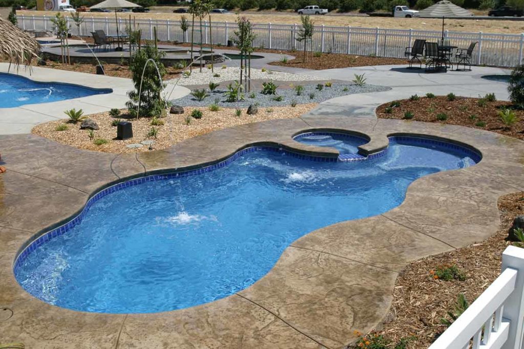 Wichita Pools - Latham Fiberglass Pools - Laguna Deluxe - 3